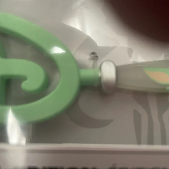 Star Wars The Child collectible Key - Picture 3 of 3